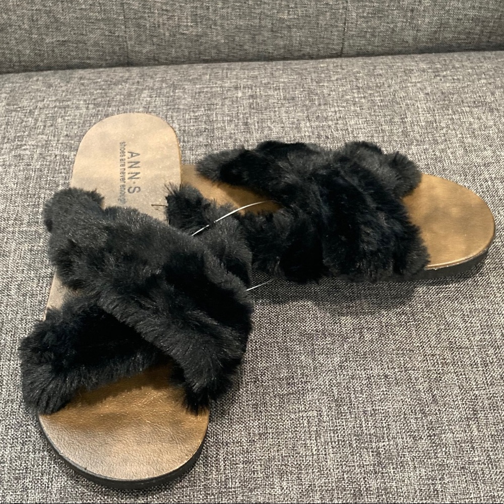 Black Super Fluffy Furry Slip On Slides